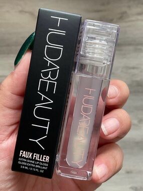 NIB HUDA BEAUTY LIP GLOSS